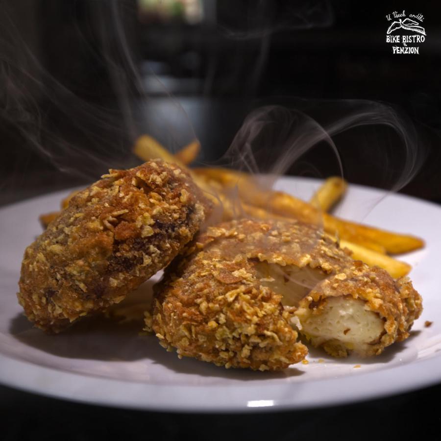 Bike Bistro A Penzion U Vsech Andelu Nove Mesto pod Smrkem Bagian luar foto
