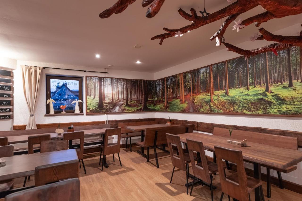 Bike Bistro A Penzion U Vsech Andelu Nove Mesto pod Smrkem Bagian luar foto